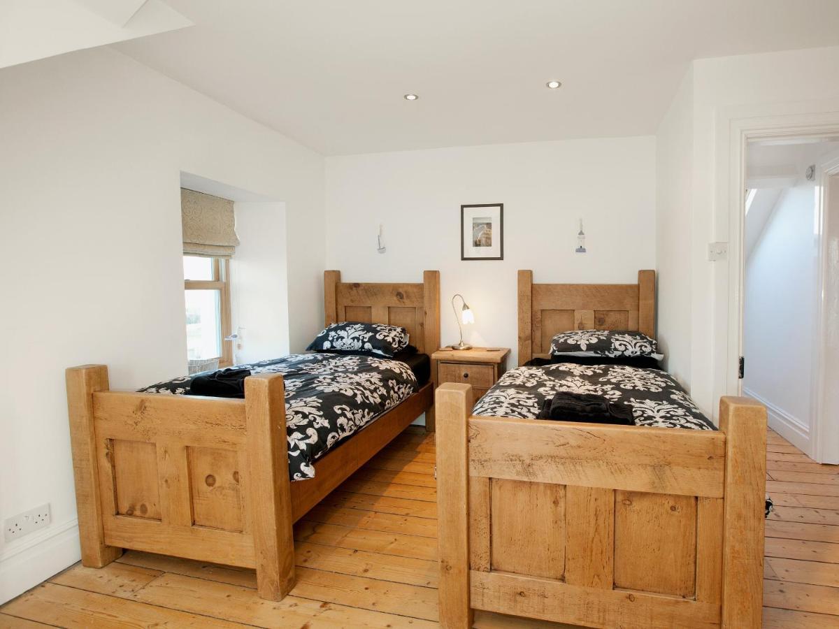 Glan Y Mor 1 Villa Триадър Екстериор снимка